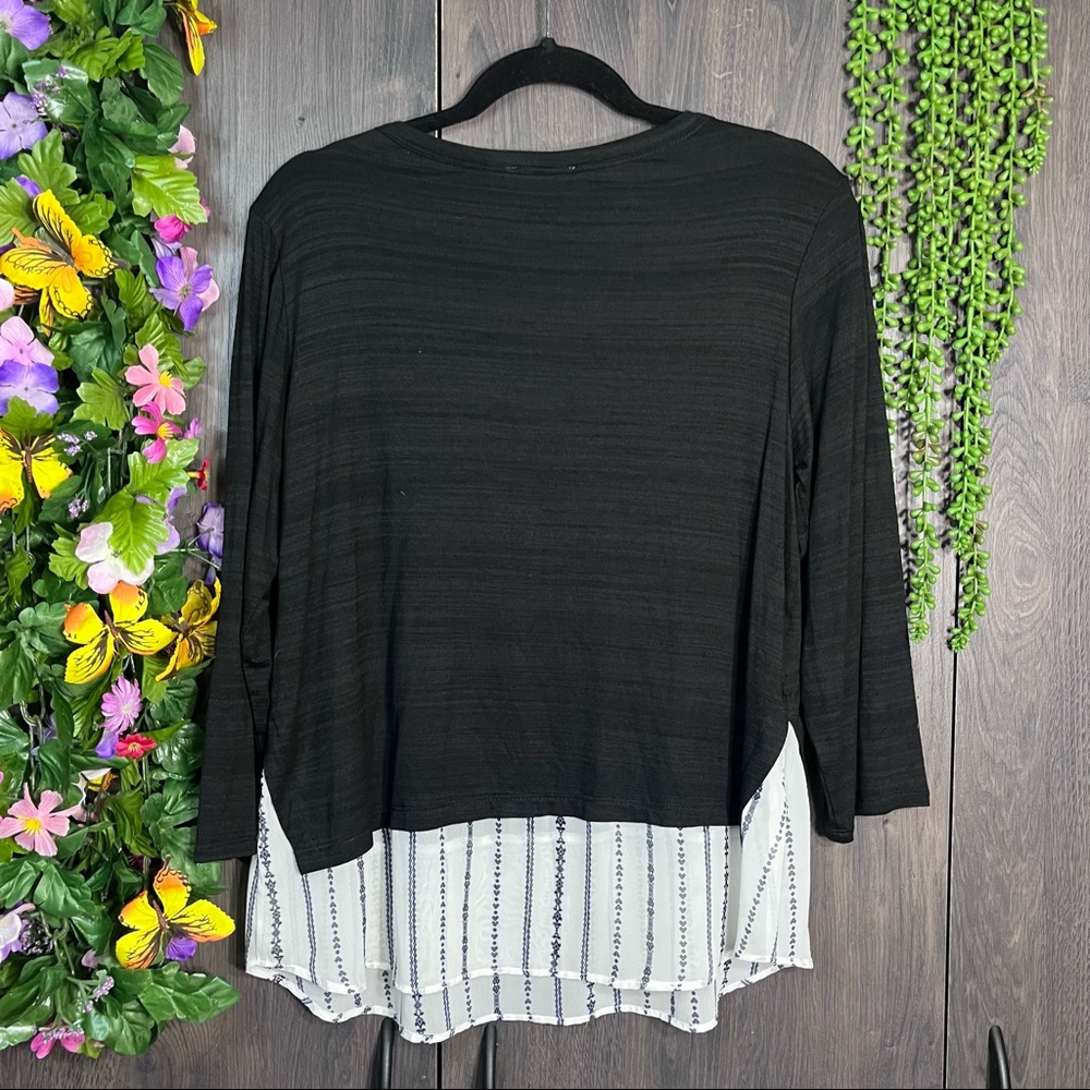 💙2/$40💙Status by Chenault Printed Tiered Blouse Size Medium - Picture 9 of 16
